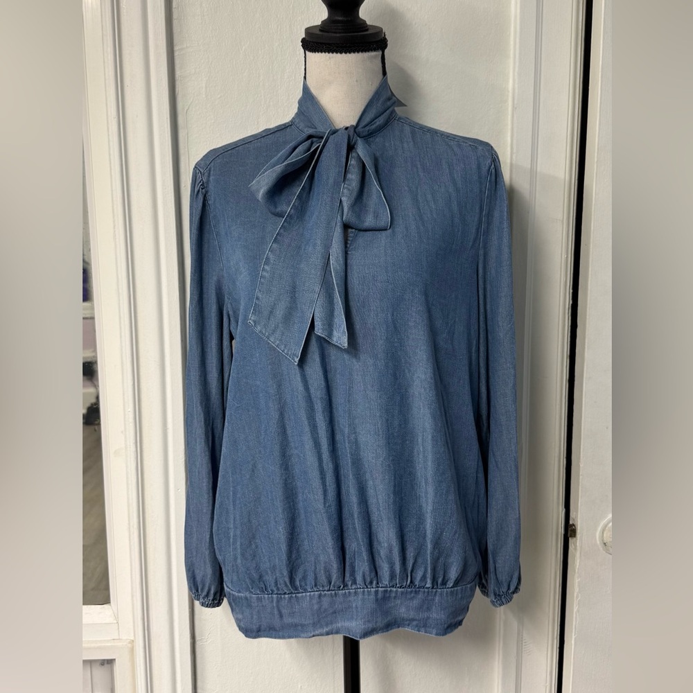 New York & Company Blue Tie Front Long Sleeve Blouse